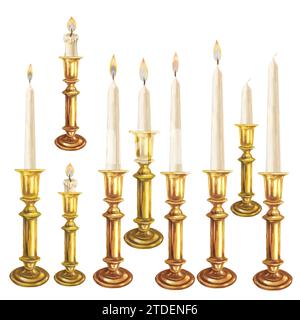 Aquarell weiße vertikale kurze und lange Kerzen mit Flamme in Gold und Messing Kerzenhalter für Weihnachten, Kerzen, Hochzeit, Geburtstag, Ostern, Magie, Stockfoto