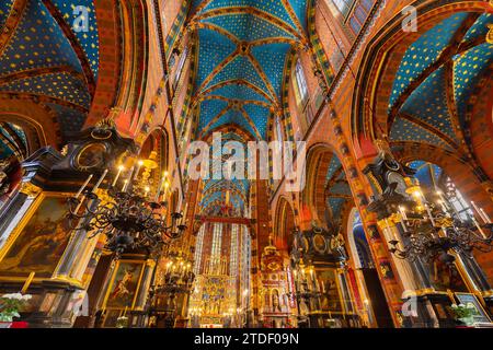 Inneres der St. Marienkirche, Hauptmarkt, UNESCO-Weltkulturerbe, Krakau, Polen, Europa Stockfoto