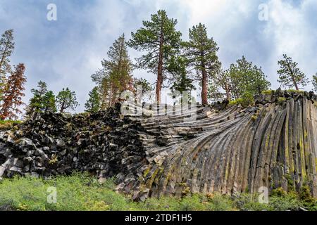 Felsformation von Säulenbasalt, Devils Postpile National Monument, Mammoth Mountain, Kalifornien, Vereinigte Staaten von Amerika, Nordamerika Stockfoto