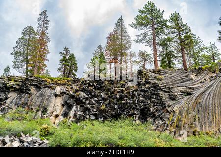 Felsformation von Säulenbasalt, Devils Postpile National Monument, Mammoth Mountain, Kalifornien, Vereinigte Staaten von Amerika, Nordamerika Stockfoto