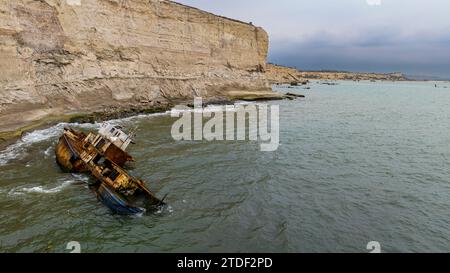 Schiffswrack-Strand, Bucht von Santiago, Luanda, Angola, Afrika Stockfoto