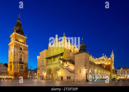 St. Marienkirche, Hauptmarkt, UNESCO-Weltkulturerbe, Krakau, Polen, Europa Stockfoto