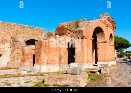 Außenansicht des Theaters, archäologische Stätte Ostia Antica, Ostia, Provinz Rom, Latium (Latium), Italien, Europa Stockfoto