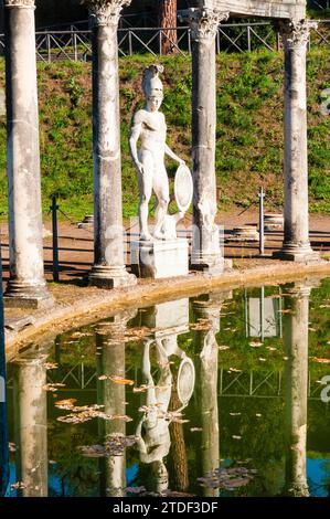 Canopo und Marsstatue, Hadriansvilla, UNESCO-Weltkulturerbe, Tivoli, Provinz Rom, Latium (Latium), Italien, Europa Stockfoto