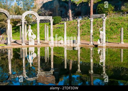 Canopo und Marsstatue, Hadriansvilla, UNESCO-Weltkulturerbe, Tivoli, Provinz Rom, Latium (Latium), Italien, Europa Stockfoto