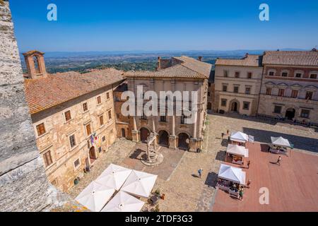 Blick auf die Piazza Grande vom Palazzo Comunale in Montepulciano, Montepulciano, Provinz Siena, Toskana, Italien, Europa Stockfoto