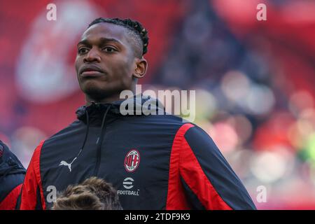 Mailand, Italien. Dezember 2023. Rafael Leao vom AC Milan spielt 2023/24 beim Fußballspiel der Serie A zwischen dem AC Milan und dem AC Monza im San Siro Stadion mit. FINAL SCOREMilan 3 | 0 Monza Credit: SOPA Images Limited/Alamy Live News Stockfoto