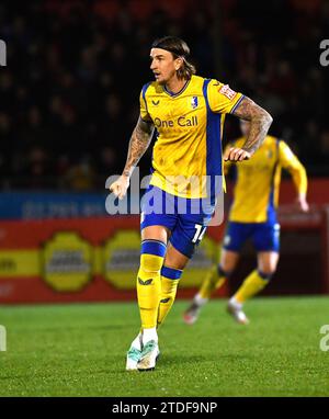 Aden Flint aus Mansfield während des Sky Bet EFL League Two Spiels zwischen Crawley Town und Mansfield Town im Broadfield Stadium, Crawley, Großbritannien - 16. Dezember 2023. Foto Simon Dack / Teleobjektive nur für redaktionelle Zwecke. Kein Merchandising. Für Football Images gelten Einschränkungen für FA und Premier League, inc. Keine Internet-/Mobilnutzung ohne FAPL-Lizenz. Weitere Informationen erhalten Sie bei Football Dataco Stockfoto