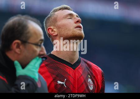 Mailand, Italien. Dezember 2023. Tommaso Pobega vom AC Milan reagiert auf das Fußballspiel der Serie A 2023/24 zwischen AC Milan und AC Monza im San Siro Stadion. FINAL SCOREMilan 3 | 0 Monza Credit: SOPA Images Limited/Alamy Live News Stockfoto