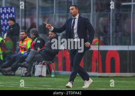 Mailand, Italien. Dezember 2023. Raffaele Palladino Head Coach des AC Monza reagiert auf das Fußballspiel der Serie A 2023/24 zwischen dem AC Milan und dem AC Monza im San Siro Stadion. FINAL SCOREMilan 3 | 0 Monza Credit: SOPA Images Limited/Alamy Live News Stockfoto