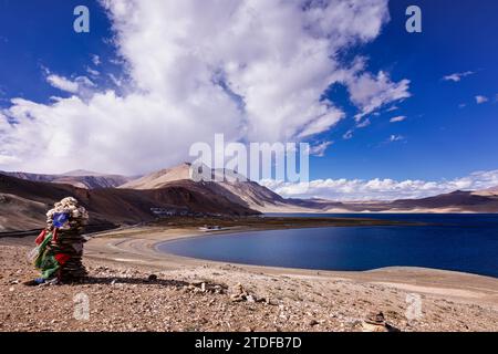 Blick auf Kazok und den See TSO Moriri, Ladakh, Indien Stockfoto