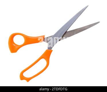 Mehrzweckschere mit orangefarbenem oder gelbem Griff ist auf weißem Hintergrund mit Beschneidungspfad isoliert Stockfoto