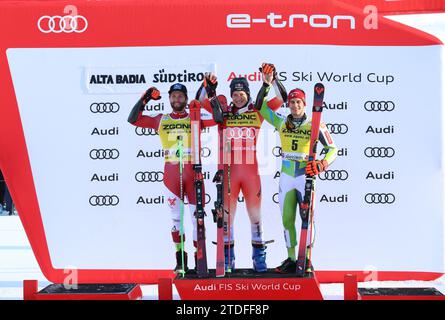 Alta Badia, Italien. Dezember 2023. ALPINSKI - FIS WC 2023-2024Herren-Weltmeisterschaft GS2 La Villa, Alta Badia, Italien 18.12.2023, Montag: Podium Credit: Independent Photo Agency/Alamy Live News Stockfoto