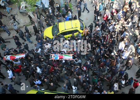 Palästinenser nehmen an der Beerdigung im Krankenhaus der Märtyrer Al