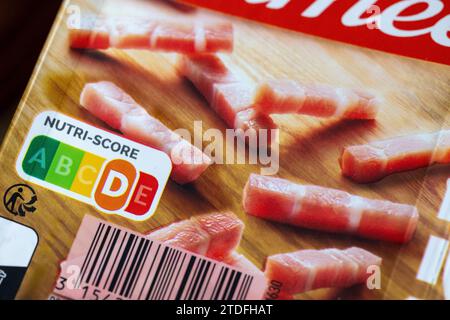 Nutri-Score D – echtes Foto des Logos auf der Verpackung eines Lebensmittelprodukts in Frankreich Stockfoto