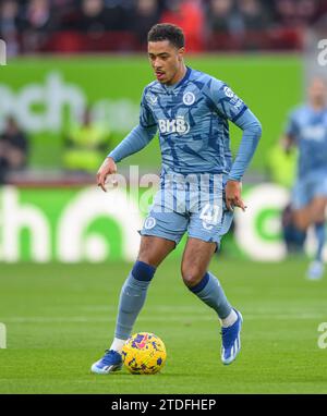 London, Großbritannien. Dezember 2023. 17. Dezember 2023 - Brentford gegen Aston Villa - Premier League - GTECH Stadium Jacob Ramsey von Aston Villa während des Premier League-Spiels gegen Brentford. Bildnachweis: Mark Pain/Alamy Live News Stockfoto
