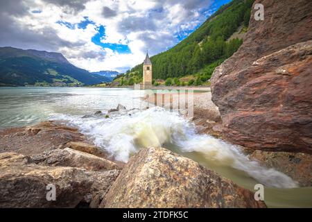 Untergetaucht Glockenturm von Graun Vinschgau oder Graun im Vinschgau am Reschensee Landschaftsansicht, Südtirol Region Italien Stockfoto