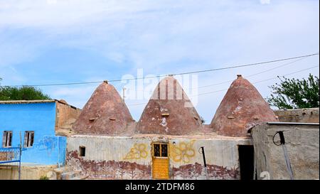 Die Gründung der Stadt Harran geht wahrscheinlich auf das 18. Jahrhundert v. Chr. zurück. Typische konische Häuser dieser Region Stockfoto