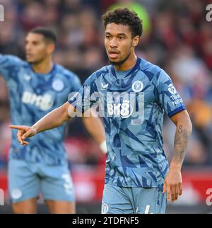 London, Großbritannien. 17. Dezember 2023 - Brentford gegen Aston Villa - Premier League - GTECH Stadium. Aston Villa's Boubacar Kamara während des Premier League-Spiels gegen Brentford. Bildnachweis: Mark Pain / Alamy Live News Stockfoto