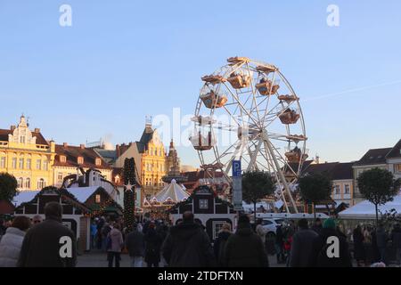 Weihnachtsmarkt mit Riesenrad in Ceske Budejovice, Tschechische Republik, Bild am 17. Dezember 2023. (CTK Foto/Jan Honza) Stockfoto