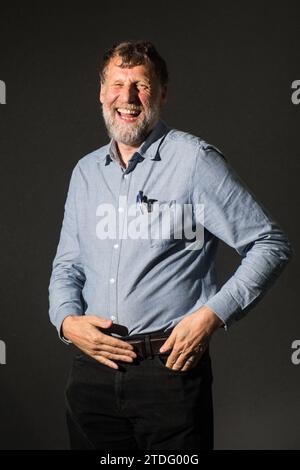 Edimburgh, Schottland. 19. August 2018. Der schottische Schriftsteller, Akademiker und Aktivist Alastair McIntosh nimmt während der Edinburgh International an einer Fotozelle Teil Stockfoto