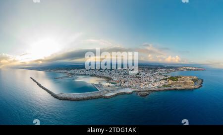 Sonnenaufgang in Rethymno auf Kreta, Griechenland. Berühmte Stadt und touristisches Ziel in Europa. Stockfoto