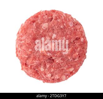 Roher Red Meat Burger für Hamburger mit Hackfleisch vom Rindfleisch oder Schwein, bereit zum Kochen isoliert auf weißem Hintergrund mit Schneidepfad, Blick von oben Stockfoto