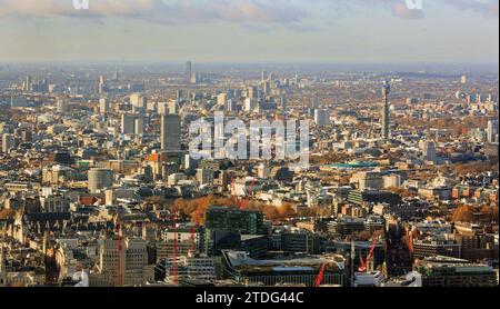 Aus der Vogelperspektive über London vom Horizon 22-Gebäude in London Stockfoto