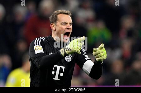 München, Deutschland. Dezember 2023. Nach Spielende: Schlussjubel, Freude, Glueck, Jubel bei Torwart Manuel neuer FC Bayern München FCB (01) FC Bayern München vs VfB Stuttgart 17.12.2023 DFL-VORSCHRIFTEN VERBIETEN JEDE VERWENDUNG VON FOTOGRAFIEN ALS BILDSEQUENZEN UND/ODER QUASI-VIDEO/dpa/Alamy Live News Stockfoto