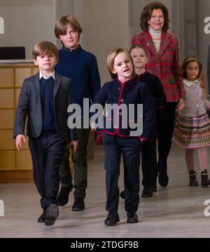 Zu Königin Silvia gesellten sich ihre Enkel, Prinz Oscar, Prinz Nicolas, Prinz Gabriel, Prinz Alexander und Prinzessin Adrienne, als sie empfanden Stockfoto