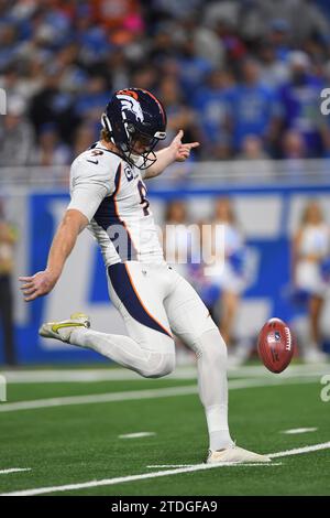 DETROIT, MI - 16. DEZEMBER: Riley Dixon (9) stößt während des Spiels zwischen Denver Broncos und Detroit Lions am 16. Dezember 2023 im Ford Field in Detroit, MI (Foto: Allan Dranberg/CSM) Stockfoto