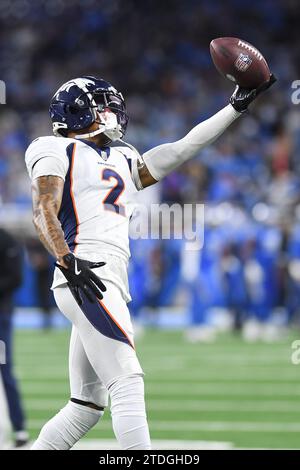 DETROIT, MI - 16. DEZEMBER: Denver Broncos Cornerback Pat Surtain II (2) während der Aufwärmphase vor dem Spiel zwischen Denver Broncos und Detroit Lions am 16. Dezember 2023 im Ford Field in Detroit, MI (Foto: Allan Dranberg/CSM) Stockfoto