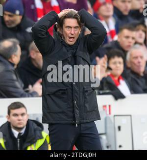 London, Großbritannien. 17. Dezember 2023 - Brentford gegen Aston Villa - Premier League - GTECH Stadium. Thomas Frank, Manager von Brentford, während des Premier League-Spiels gegen Aston Villa. Bildnachweis: Mark Pain / Alamy Live News Stockfoto