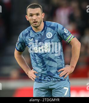 London, Großbritannien. Dezember 2023. 17. Dezember 2023 - Brentford gegen Aston Villa - Premier League - GTECH Stadium John McGinn von Aston Villa während des Premier League-Spiels gegen Brentford. Bildnachweis: Mark Pain/Alamy Live News Stockfoto