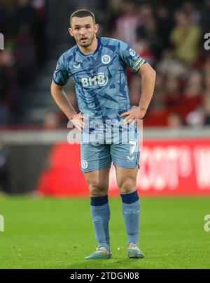 London, Großbritannien. Dezember 2023. 17. Dezember 2023 - Brentford gegen Aston Villa - Premier League - GTECH Stadium John McGinn von Aston Villa während des Premier League-Spiels gegen Brentford. Bildnachweis: Mark Pain/Alamy Live News Stockfoto