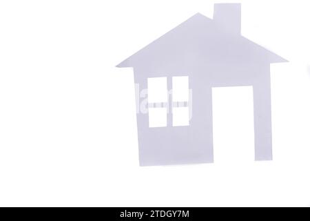 Isoliertes Papierhaus mit weißem Hintergrund Stockfoto
