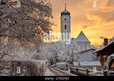 Herz-Jesu-Kirche, Sonnenuntergang, Schnee, Bruckmehl, Bayern, Deutschland Stockfoto