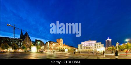 Der Augustusplatz befindet sich am Ende der Grimmaischen Straße in Leipzig. Sie ist ca. 40, 000 mÂ² groß und wird vom Opernhaus umgeben Stockfoto