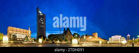 Der Augustusplatz befindet sich am Ende der Grimmaischen Straße in Leipzig. Sie ist ca. 40, 000 mÂ² groß und wird vom Opernhaus umgeben Stockfoto