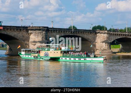 Dampfschifffahrt auf der Elbe in Dresden Stockfoto