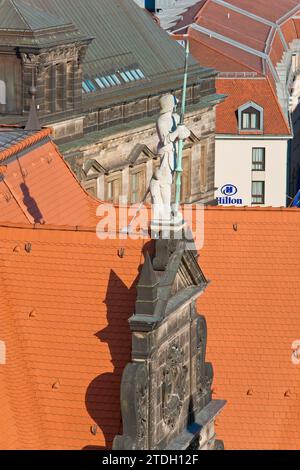 Blick vom Hausmannsturm auf den Giebelturm Georgentor, das Staendehaus und das Hilton Hotel Stockfoto