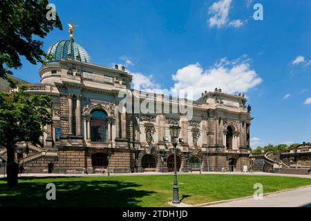 Kunstakademie und Bau des neuen sächsischen Kunstvereins Georg-Treu-Platz in der Dresdner Altstadt Stockfoto