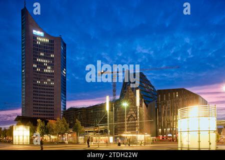 Der Augustusplatz befindet sich am Ende der Grimmaischen Straße in Leipzig. Sie ist ca. 40, 000 mÂ² groß und wird vom Opernhaus umgeben Stockfoto