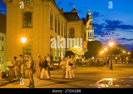 Brühls Terrasse ist ein architektonisches Ensemble und eine Touristenattraktion in Dresden. Die Brühlsche Terrasse ist auch als der Balkon Europas bekannt Stockfoto