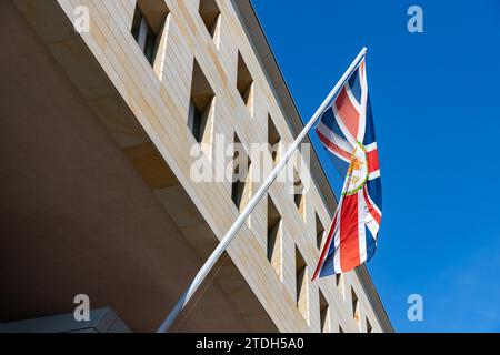 Ein Bild der britischen Flagge bei der britischen Botschaft in Berlin. Stockfoto