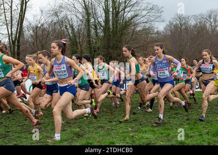 Katie Pye von Großbritannien & NI nahm am U20-Frauenrennen bei den SPAR-Cross-Country-Europameisterschaften im Laeken Park in Brüssel Teil Stockfoto