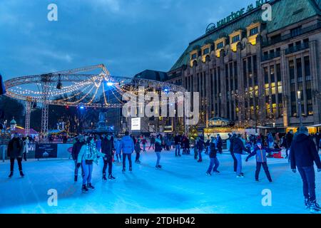 Eislaufbahn Kö on Ice, am nördlichen Ende der Königsallee, Weihnachtsmarkt, in Düsseldorf, NRW, Deutschland Stockfoto