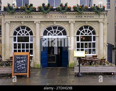 The Huntsman Public House, Bath City Centre, Weihnachten Dezember 2023 Stockfoto