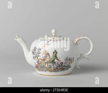 Teekanne, Porzellanhersteller Nymphenburg, ca. 1760 - ca. 1770 Teekanne aus Porzellan mit einem bedruckten eiförmigen Körper, Auslauf mit einem Tierkopf und C-förmigem Ohr aus Blattreben. Auf der Glasur in E-Mail-Farben und Gold gemalt. Auf dem Bauch zweimal eine Aufführung. Einer mit einem Mann und seinen zwei Hunden in einer Landschaft, neben einem Möbelstück stehend [?] Mit Blumenringern. Der andere mit den gleichen Möbeln in einer Landschaft, umgeben von Vögeln. Garlands auf der Schulter. Goldene Linie am Fuß und am Rand. Der Deckel mit Girlanden und einem goldenen Rand. Abdeckknopf in Form einer Blütenknospe. Auf dem markiert Stockfoto