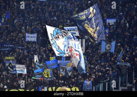 Rom, Latium. Dezember 2023. Inter-Fans beim Spiel der Serie A zwischen Lazio und Inter im Olympiastadion, Italien, 17. Dezember 2023. Kreditfoto AllShotLive Credit: SIPA USA/Alamy Live News Stockfoto